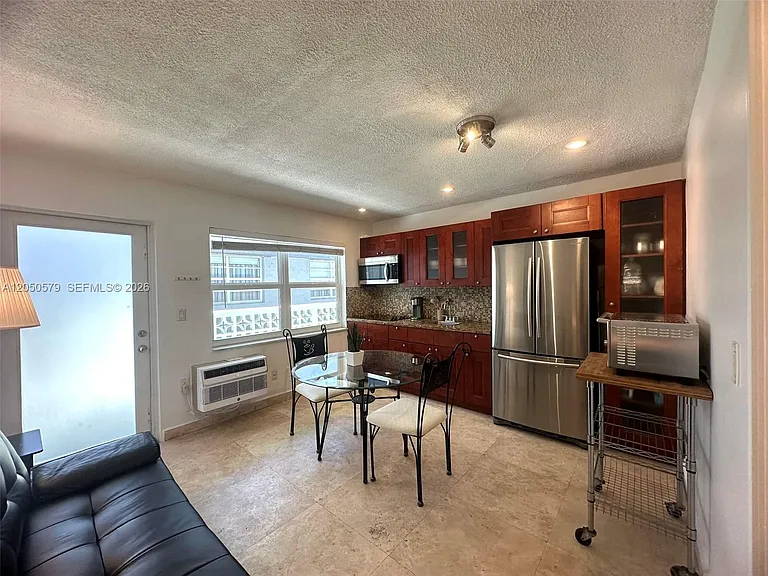 524 Washington Ave #208 — Photo 11
