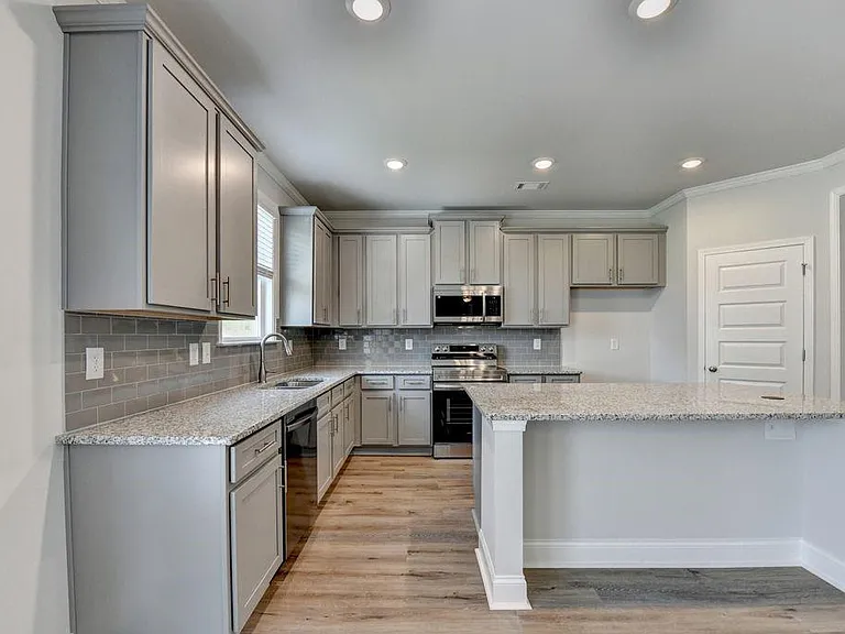 7309 Yewtree Dr — Photo 18