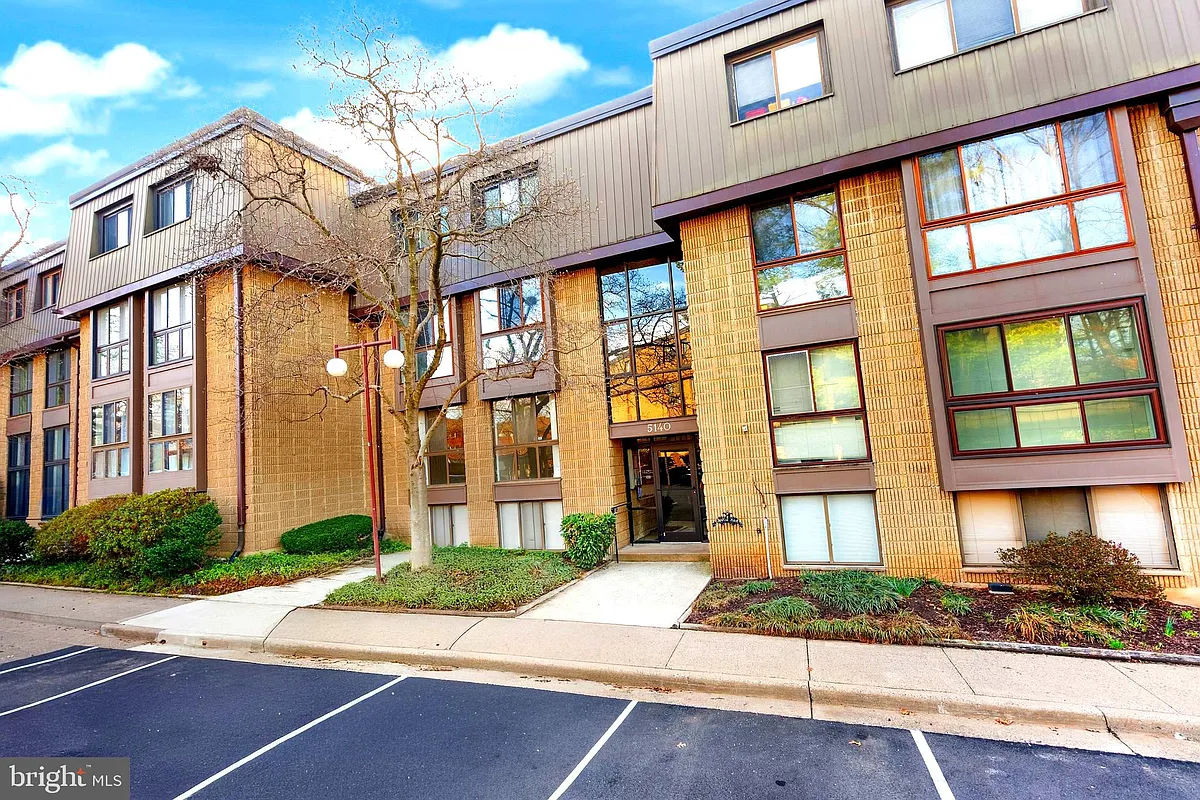 Building Photo - 5140 Maris Ave #200