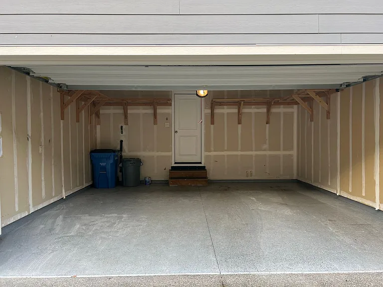 207 NE 52nd St — Photo 36