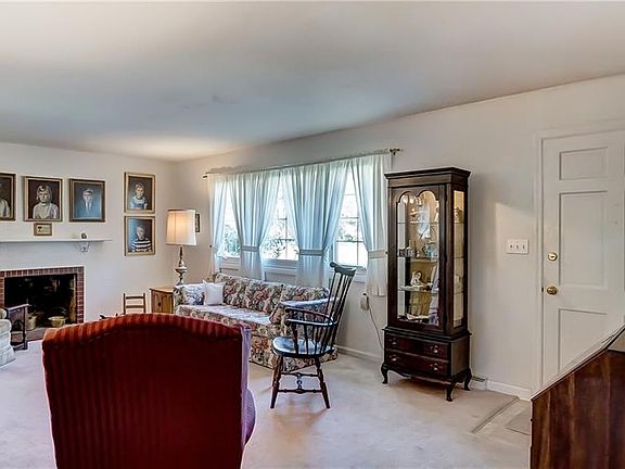 3rd image of 624 Rockhill Ave