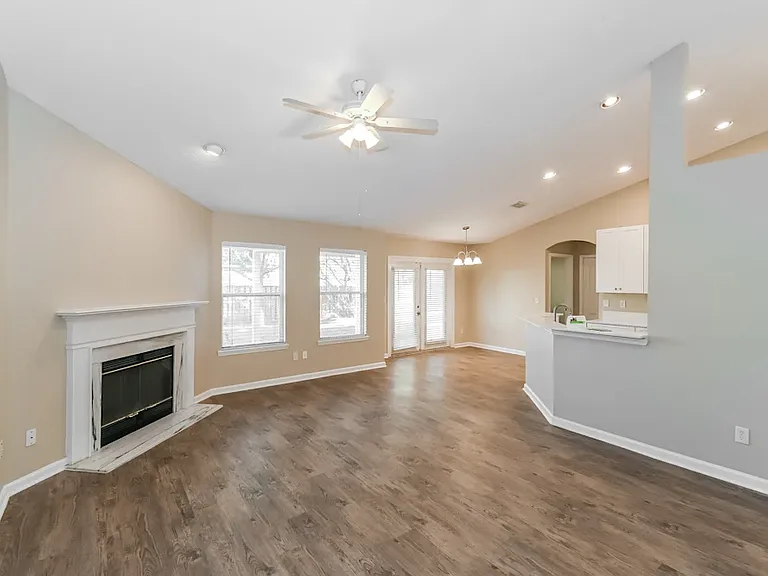 2438 Shelby Creek Rd W — Photo 3