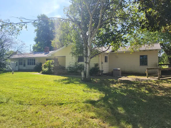 311 Vicary Rd, Cement City, MI 49233