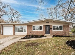 8 Winners Cir, Florissant, MO 63033
