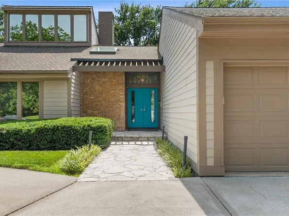 6130 Hodges Dr, Mission, KS 66205