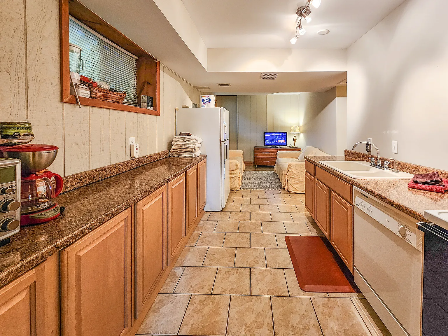 2 bed, 1200 sqft, $2,399 — Photo 3