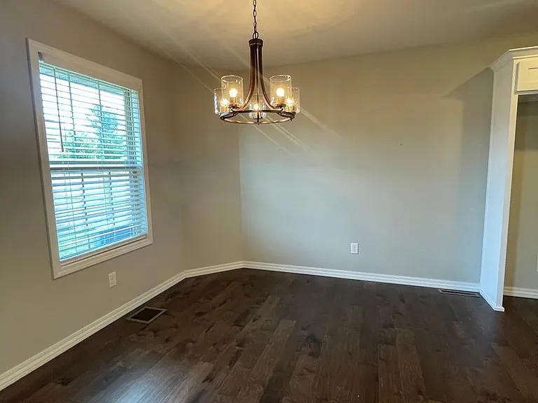 696 N Montego St — Photo 4