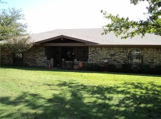 1147 Riverview Dr, Cleburne, TX 76033
