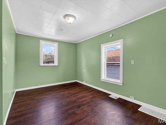5th image of 2657 E 24th St