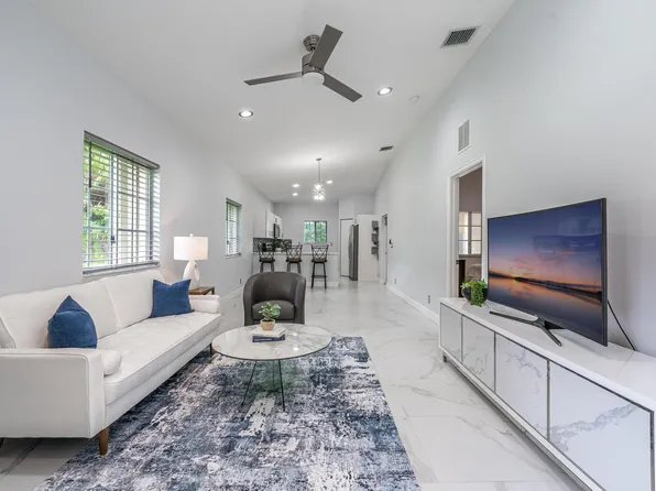 2285 Windjammer Way, West Palm Beach, FL 33411