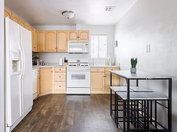 2nd image of 1218 S Farmer Ave #4