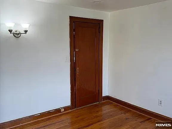 2 bed, 800 sqft, $2,000 — Photo 2