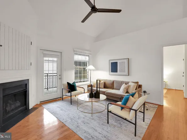 46604 Ellicott Sq Unit 300, Sterling, VA 20165