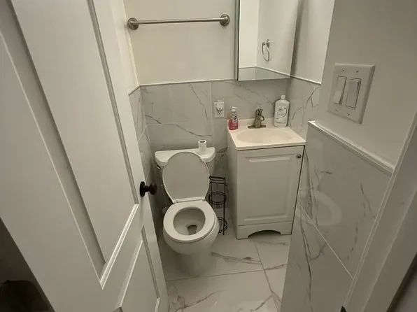 1018 Stormont Cir, Baltimore, MD 21227