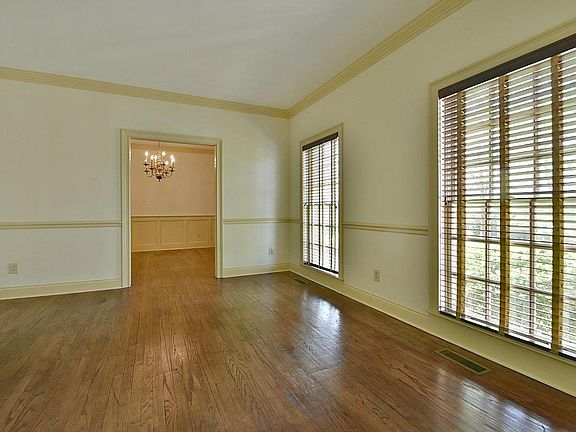 5th image of 408 E Fox Den Dr