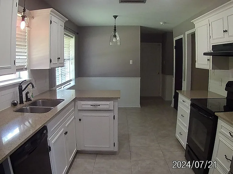 601 Rock Hollow Dr — Photo 9