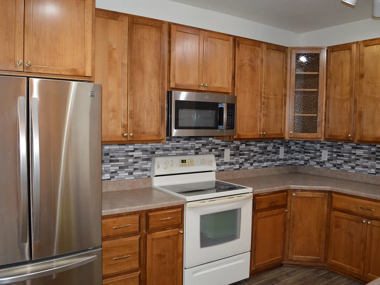 2 bed, 1174 sqft, $1,900 — Photo 3