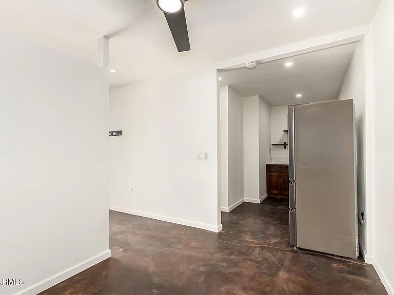 2402 W Weldon Ave — Photo 13
