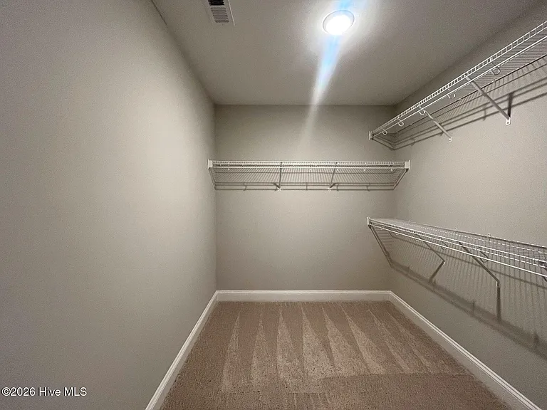 404 Endicott Ct — Photo 32