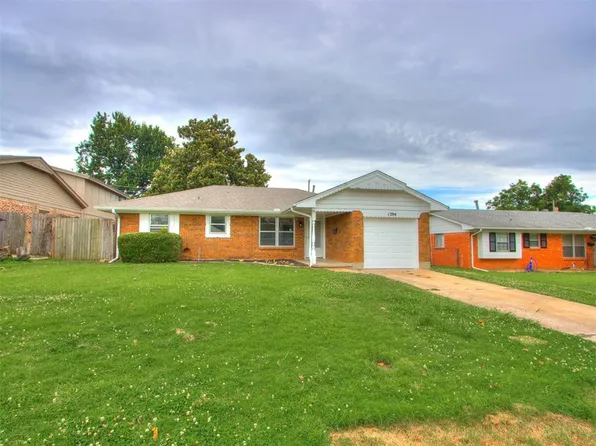 1204 W Woodlane Dr, Midwest City, OK 73110