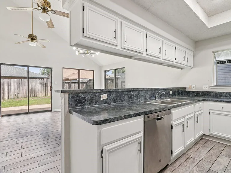 11306 Bayou Place Ln — Photo 6