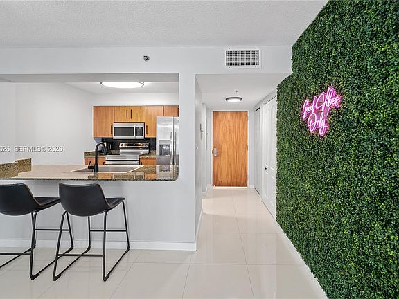 3rd image of 1200 Brickell Bay Dr APT 2205