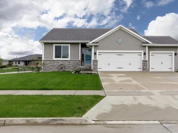 300 NW 1st St, Waukee, IA 50263