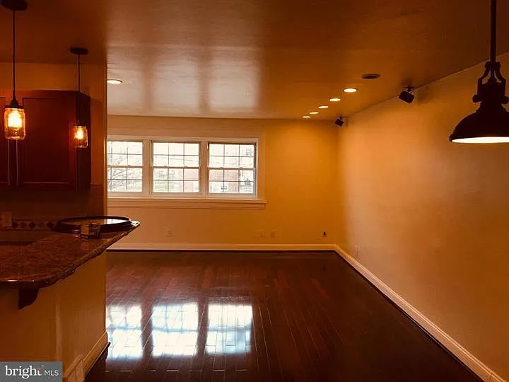 Building Photo - 1633 Solly Ave #2