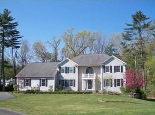22 Overlook Dr, Wilbraham, MA 01095