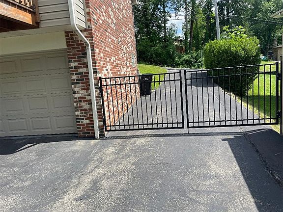 4th image of 10240 Roseway Blvd