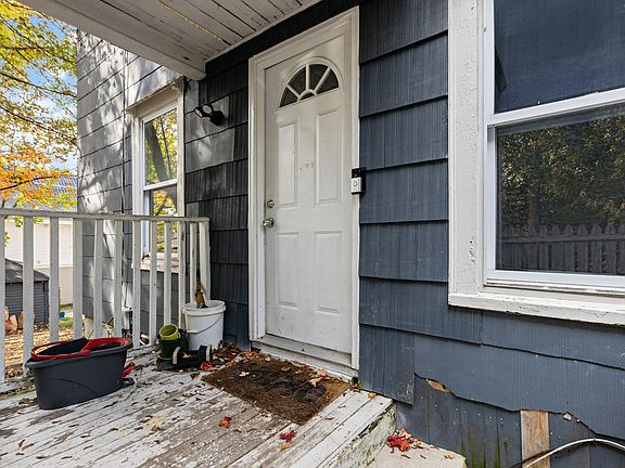 4th image of 112 Marshall St