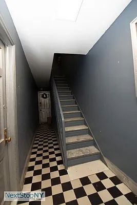 Rented by NextStopNY | media 24