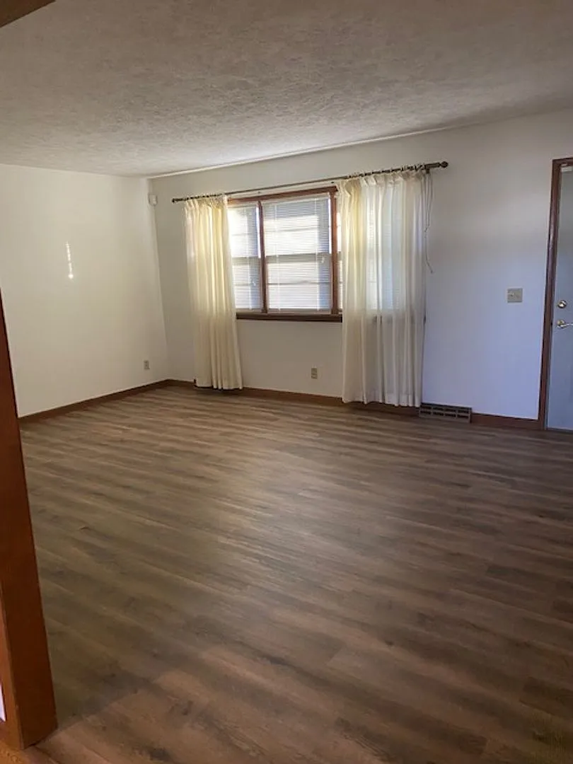 Nixa - 2 bedroom, 1.5 bath, 1 car garage for rent — Photo 2