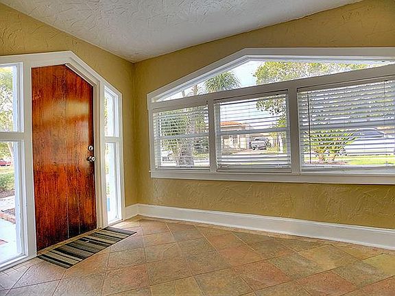 2nd image of 944 39th Ct