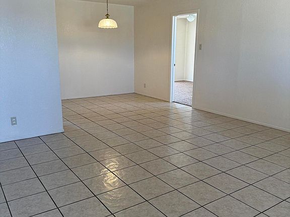 4th image of 5924 Cabrillo Dr