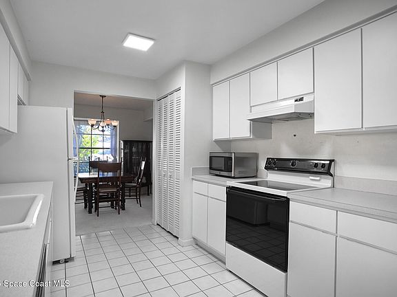 5th image of 185 Sea Crest Dr