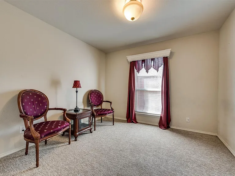2431 Fieldcrest Dr — Photo 15