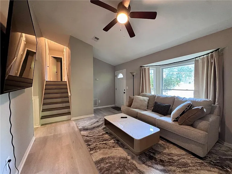 3814 Whaley Ct — Photo 3