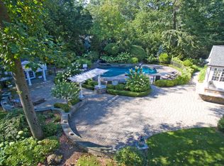 308 Sleepy Hollow Ln, Franklin Lakes, NJ 07417