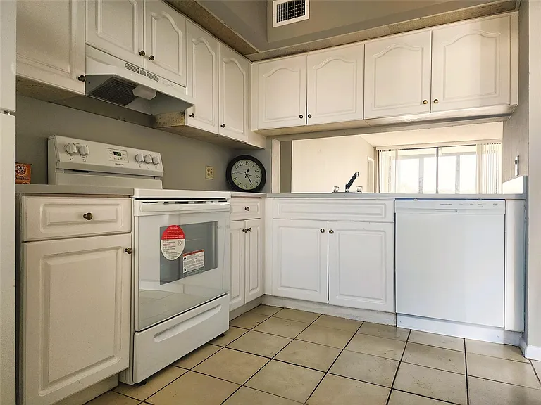 217 Lake Pointe Dr #107 — Photo 2