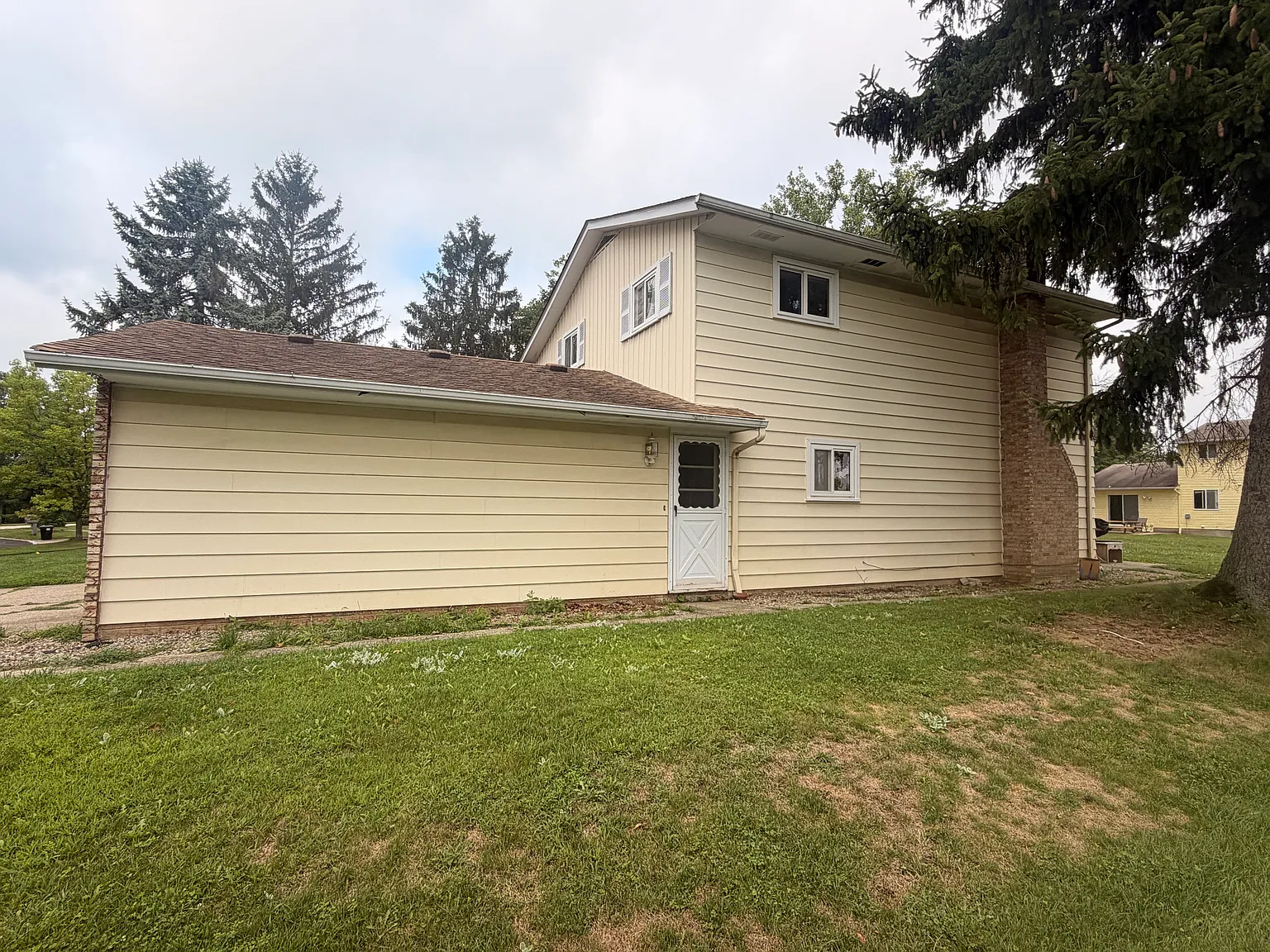 4 bed, 2600 sqft, $3,500 — Photo 4