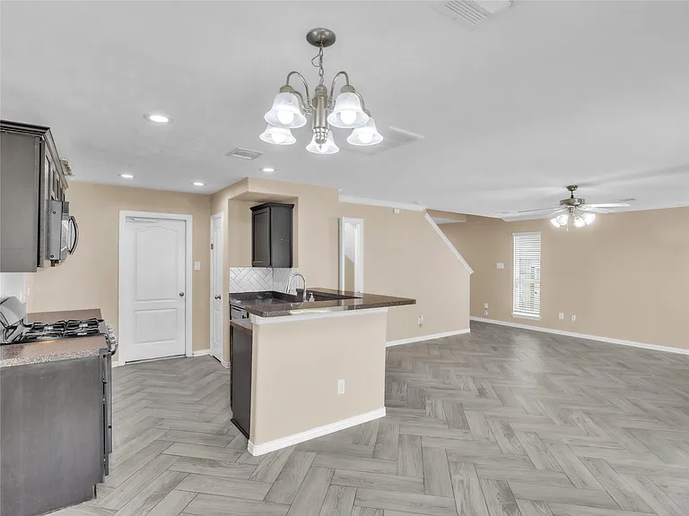 1418 Banbury Ct — Photo 10
