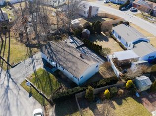 60 Oakland Dr, West Warwick, RI 02893