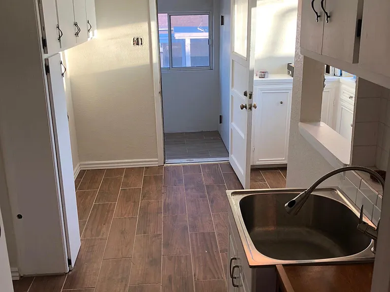 1116 E California Ave — Photo 18