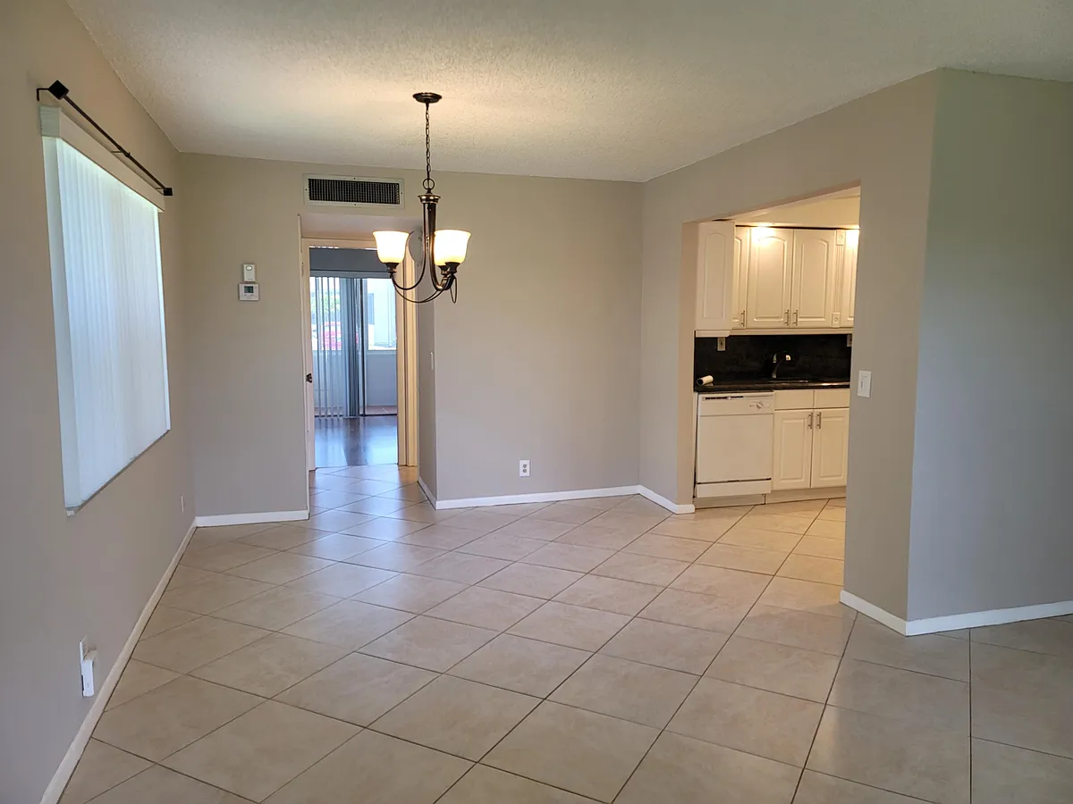 Building Photo - 210 Normandy Ln