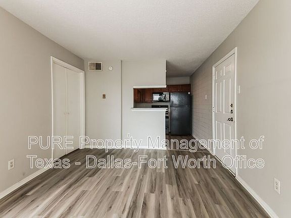 5th image of 18333 Roehampton Dr APT 1032