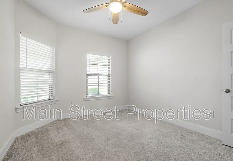 704 Brambling Ct — Photo 2