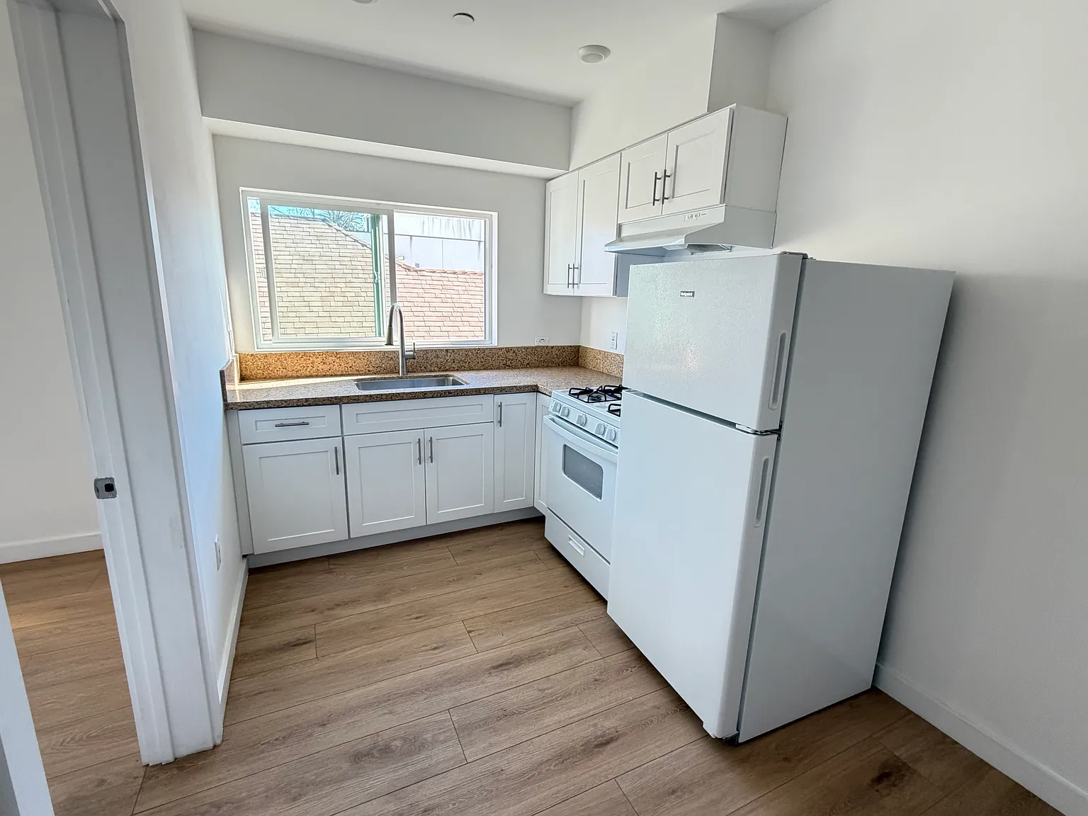 1 bed, 325 sqft, $1,800 — Photo 3