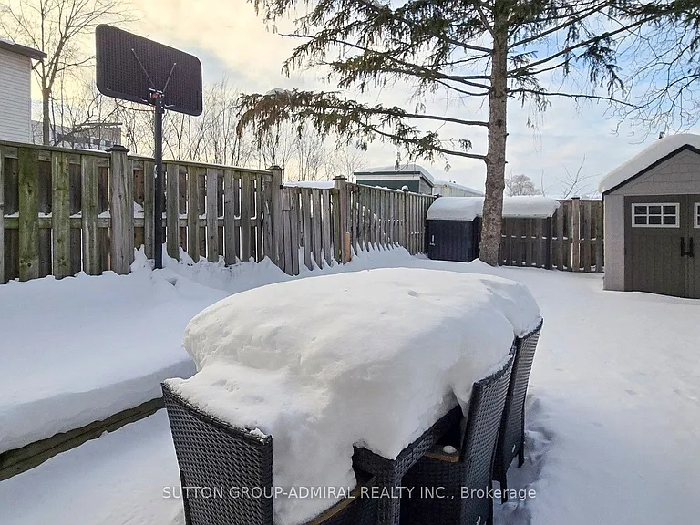 64 Bronte St S #8 — Photo 34