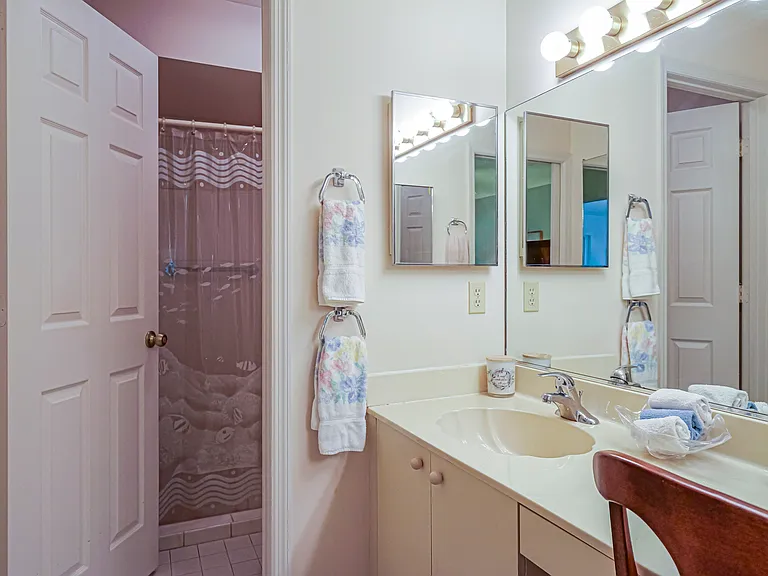 847 Lake Orchid Cir — Photo 16